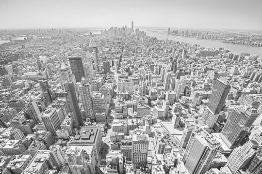 Fototapeta Black and white toned view of Manhattan, NYC.