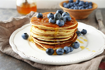 pancakes with honey