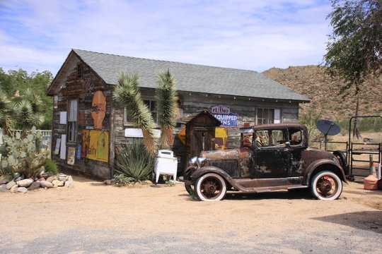 vieux tacot le long de la route 66