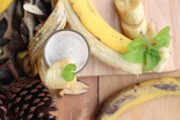 Fototapeta na wymiar Ripe banana and smoothie banana with milk.