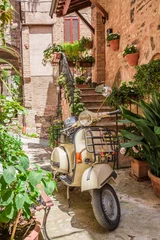 Deurstickers Scooter Vintage scooter op de prachtige veranda in Italië