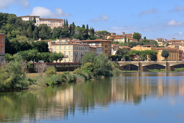 Fototapeta na wymiar Bridge Ponte alle Grazie over Arno River in Florence, Italy
