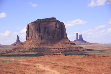 Fototapeta na wymiar gros rocher à Monument valley