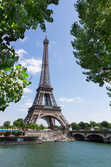 Fototapeta na wymiar eiffel tour over Seine river