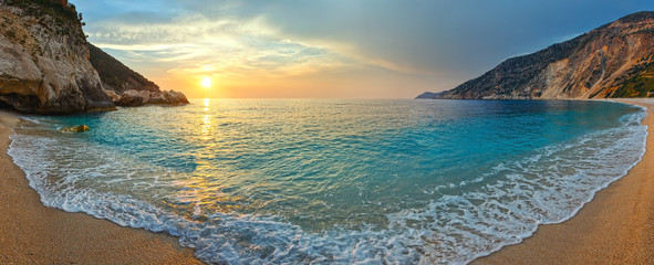 Fototapety  Zachód słońca na plaży Myrtos (Grecja, Kefalonia, Morze Jońskie).