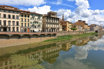 Fototapeta na wymiar View from Arno River in Florence, Italy