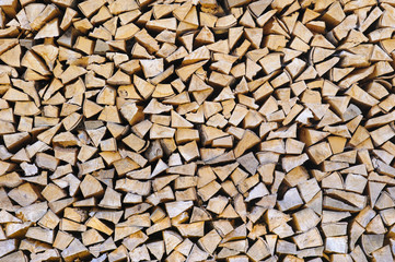 Holzstapel mit Brennholz