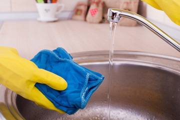 Cleaning kitchen sink and faucet