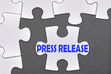 Fototapeta premium jigsaw puzzle written word press release