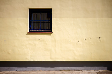 Fototapeta premium Modern yellow street wall