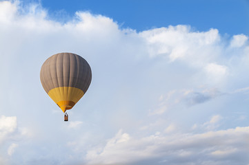 globo aerostático en el cielo