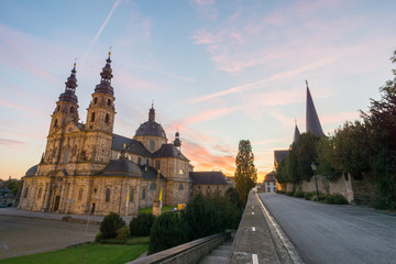Dom mit Vorplatz und Michaelskirche