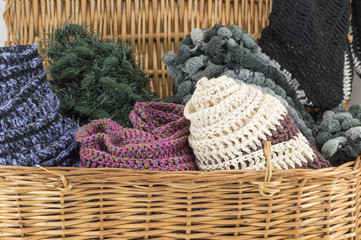 Obraz premium Winter accessories in a wooden basket