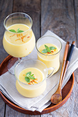 Mango smoothie with saffron 