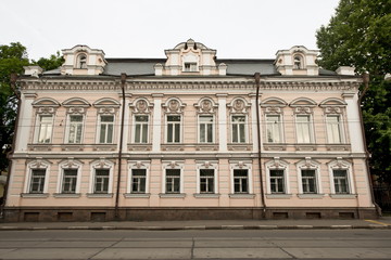 Obraz premium Typical old mansion on Pyatnitskaya street in Moscow, Russia.