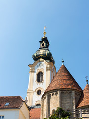 Fototapeta na wymiar Blick auf Kirchturm und Karner von Hartberg, Steiermark