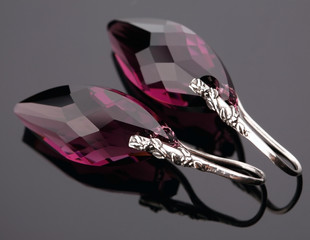kolczyki z oksydowanego srebra z fioletowym kryształem