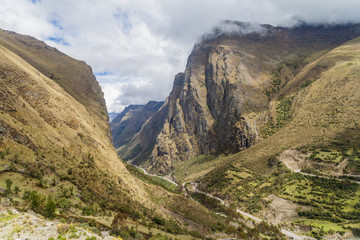 Fototapeta na wymiar Winding road from Olllantaytambo to Quillabamba in Abra Malaga pass section, Peru