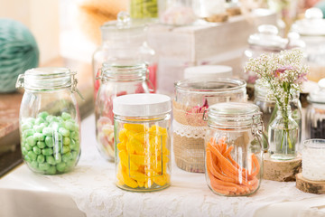 Bonbongläser und Candybar