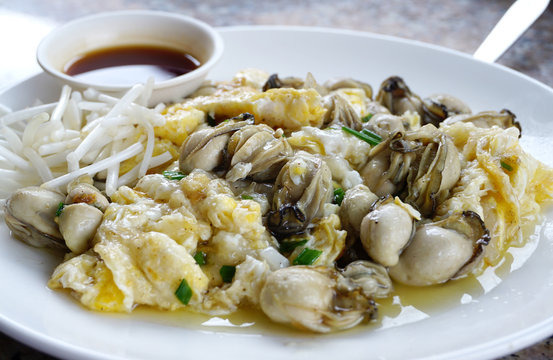 fried oyster with bean sprout