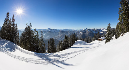 Bergh&uuml;tte in Winterlandschaft