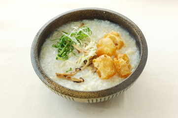Congee with pork & preserved egg.
