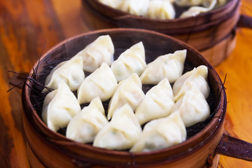 gyoza in steamer