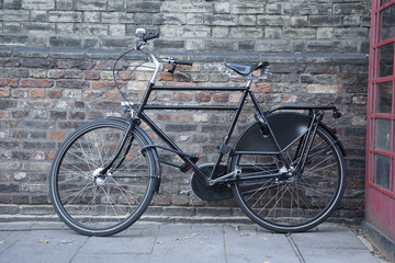Fototapeta na wymiar Black Bike in the Streets of Cambridge,