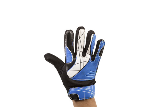 Una mano con guante de F&uacute;tbol azul y blanco sobre un fondo blanco aislado. Vista de frente. copy space