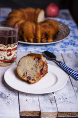 Sponge cake with apple, raspberry
