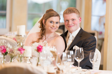 Hochzeitspaar im Festsaal