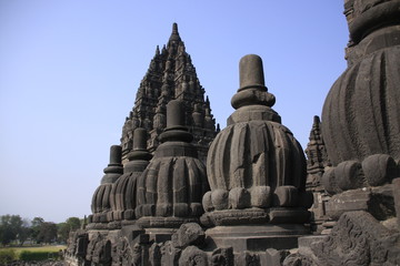 Fototapeta na wymiar pierres sculptées à Prambanan
