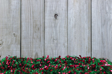 Fototapeta na wymiar Red and green Christmas garland border