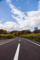 空に伸びる道　縦