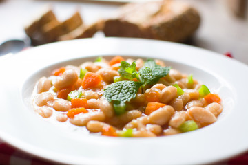 white beans with carrot and green pepper