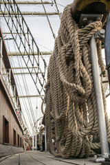 Obraz premium Leinen los auf einem Segelschiff