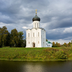 Fototapeta na wymiar Church Intercession of Holy Virgin on Nerl River. Russia