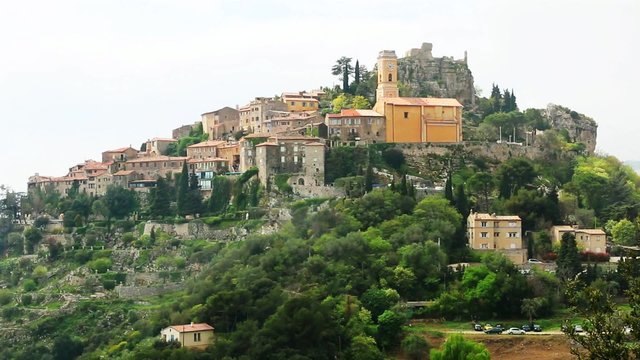 Le village d' Eze sur son piton rocheux
