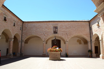 Kreuzgang der Basilika Sant Ubaldo – Gubbio