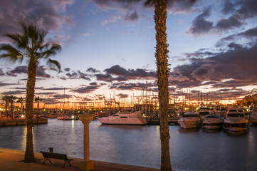 Sonnenuntergang im Hafen von Alicante