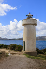 Vuurtoren op het schiereiland Maristella bij Alghero op Sardinië