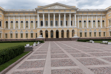 Obraz premium The State Russian Museum (formerly the Russian Museum of His Imperial Majesty Alexander III) is the largest depository of Russian fine art in Saint Petersburg.