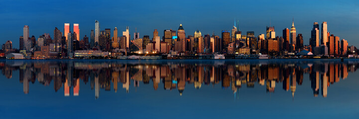 Fototapeta na wymiar Midtown Manhattan skyline