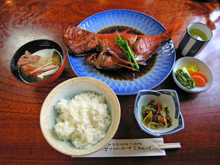 金目鯛の煮付け定食/Japanese food.
Simmered set meal of red snapper.