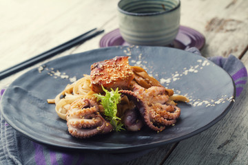 Udon noodles with salmon and octopus