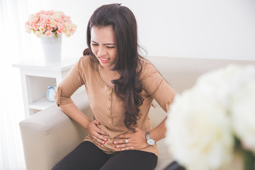 women feeling unwell on her stomach