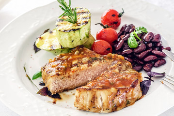 steak with grilled vegetables