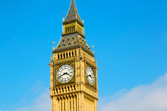   big ben and historical  england  aged city