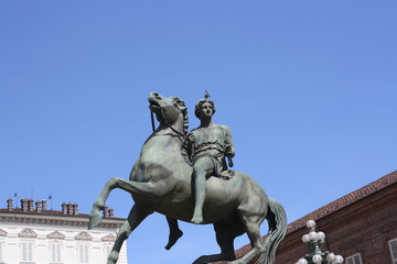 Obraz premium Bronze cavalier statue in Turin