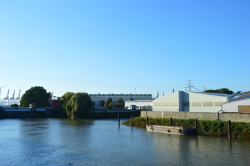 Fototapeta premium Schuppen im Hafen